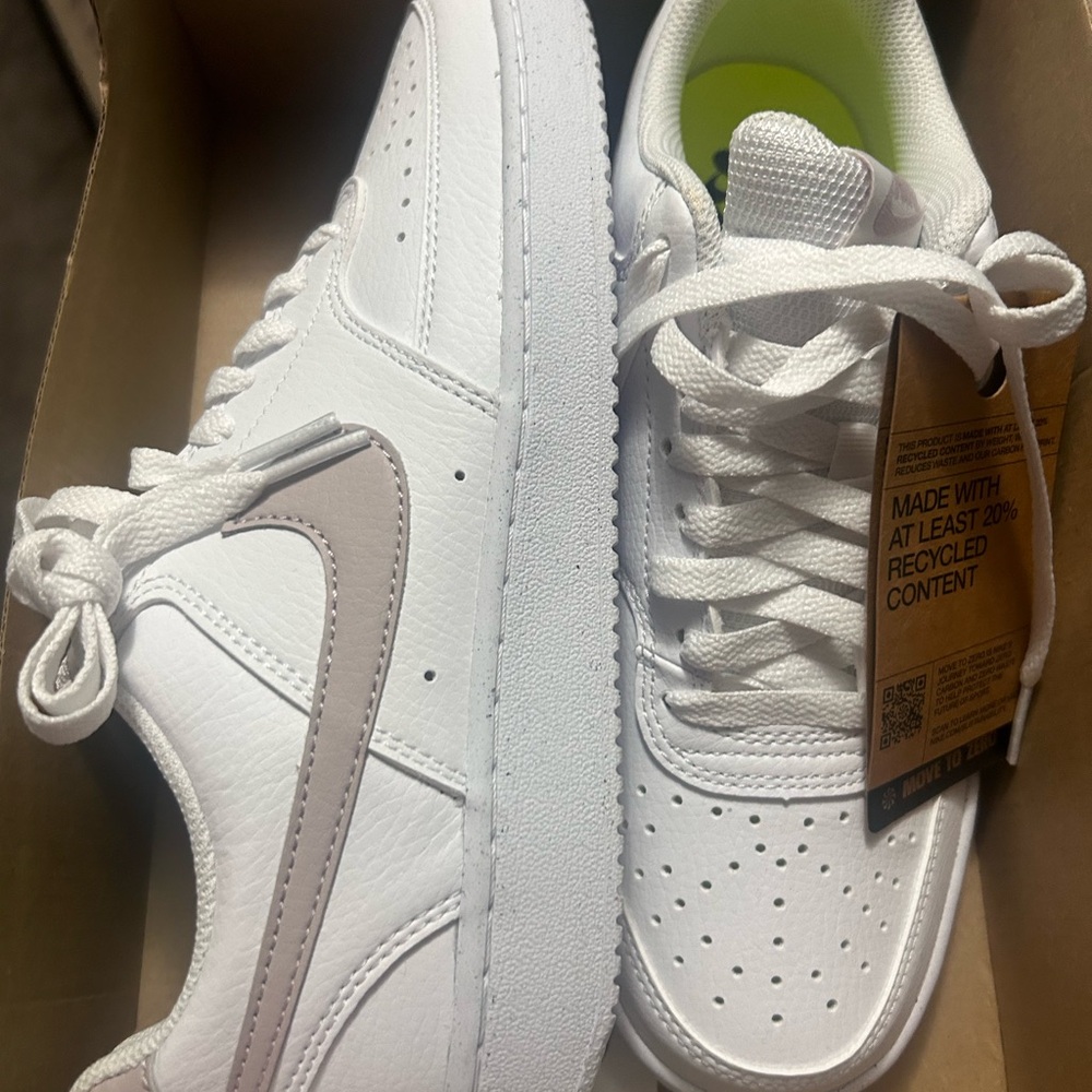 New size 8 Nike court